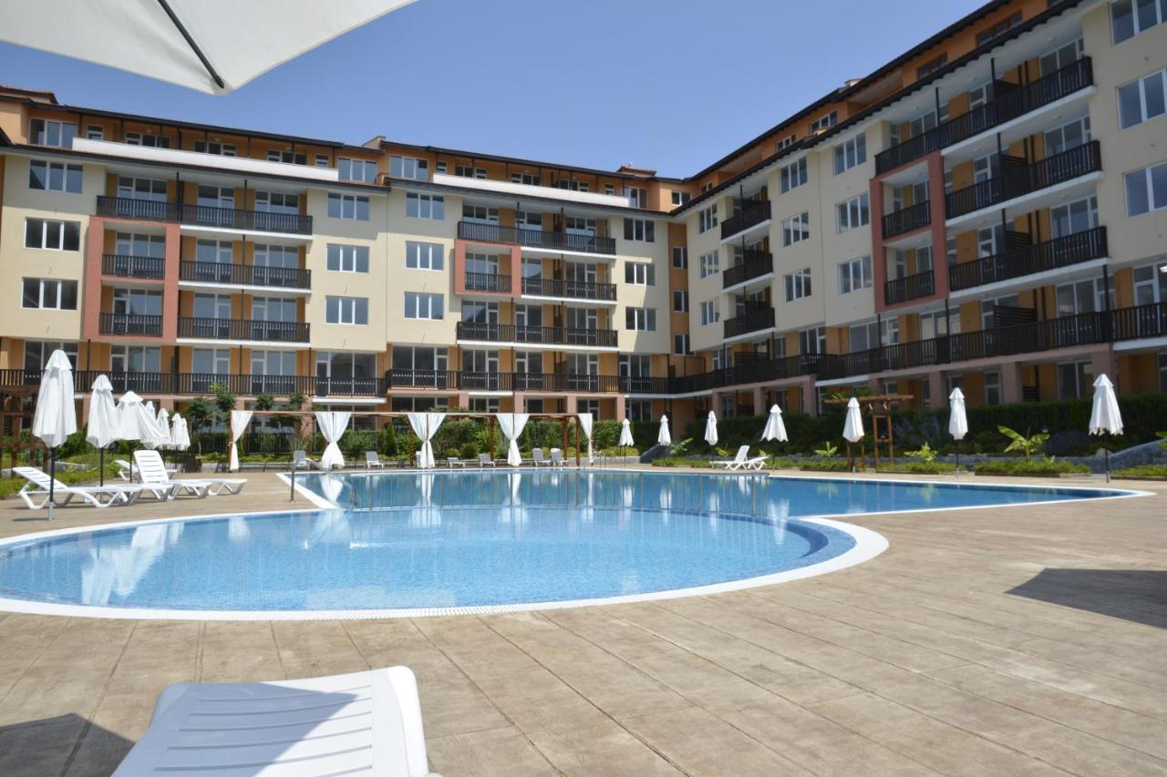 Apartcomplex Chateau Aheloy Exterior foto